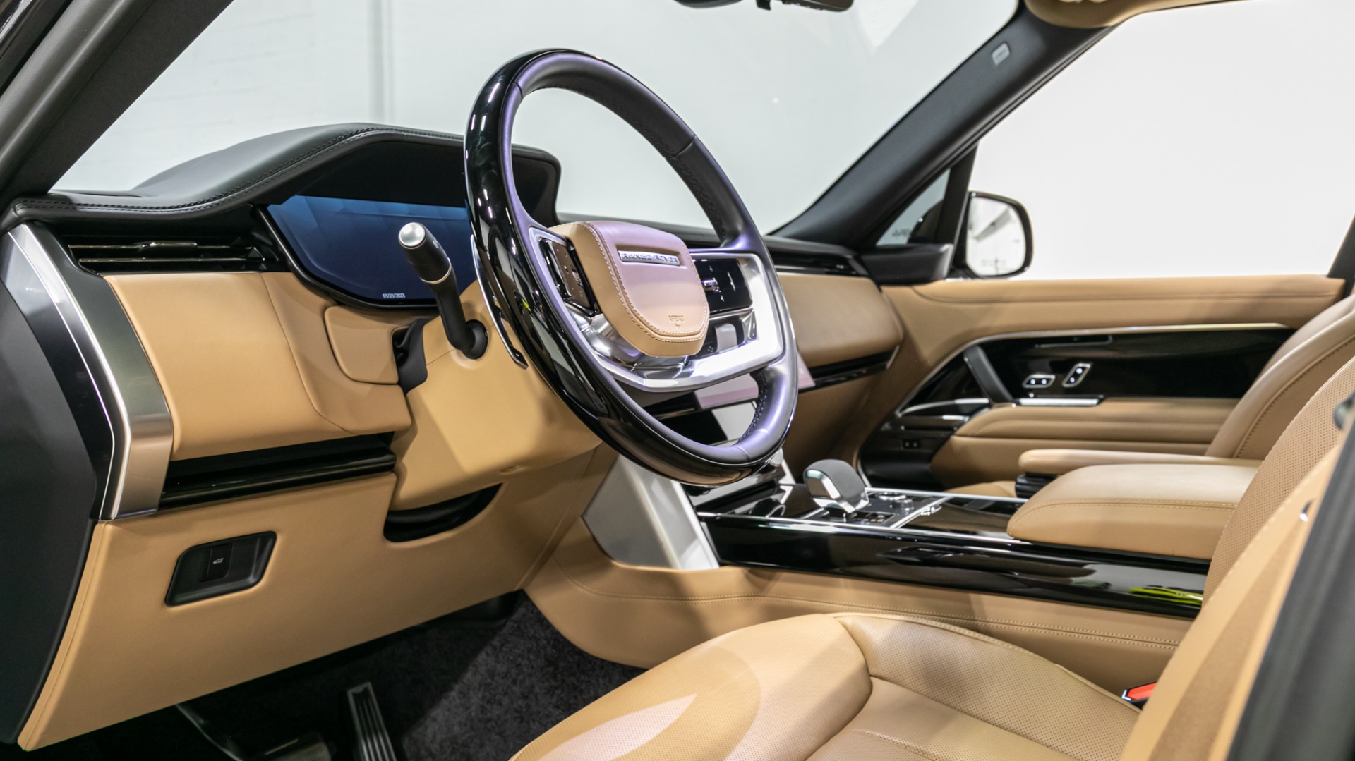 2023 Land Rover Range Rover Evoque: 46 Interior Photos