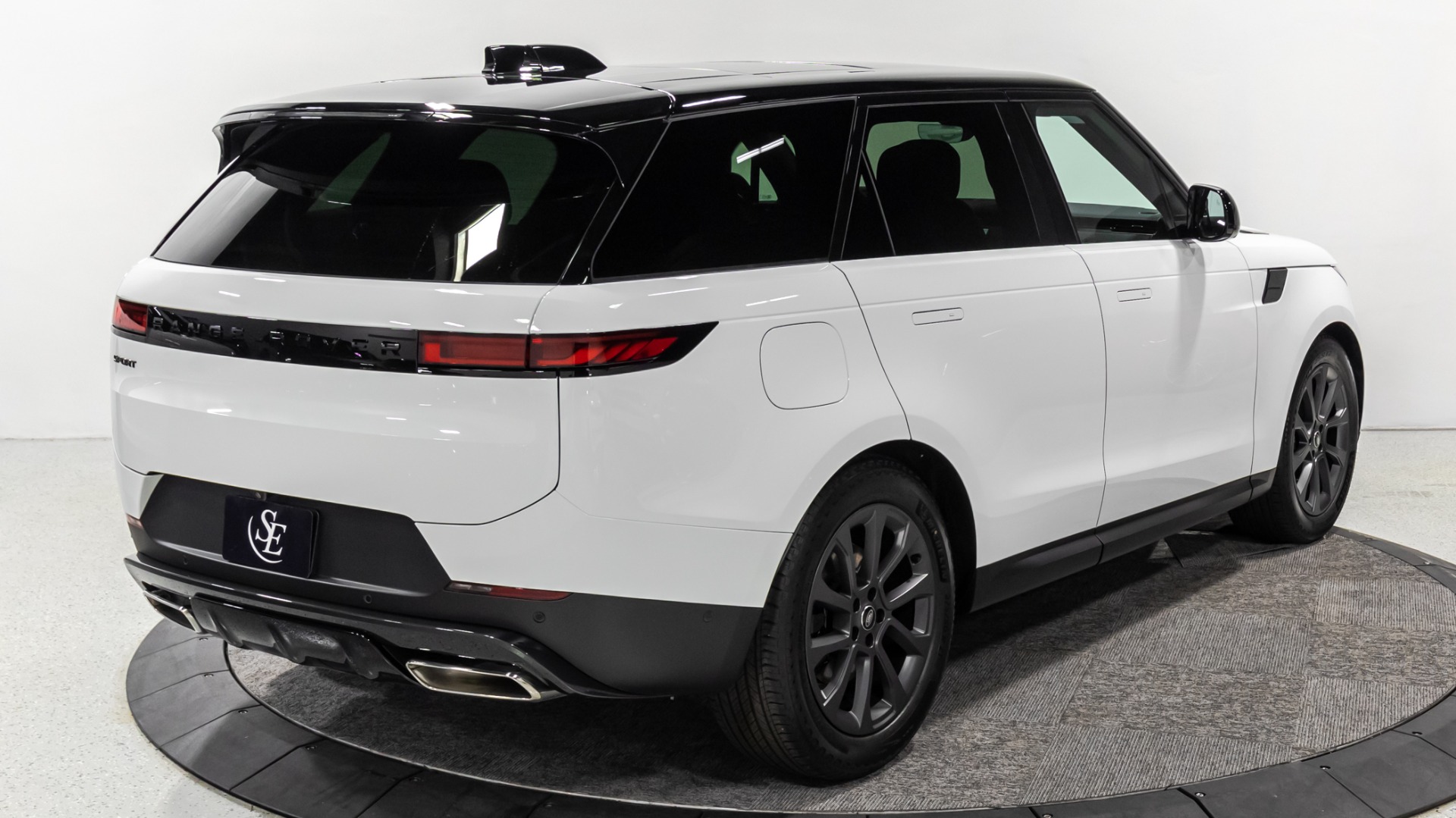 range rover sport 2022 white with black roof